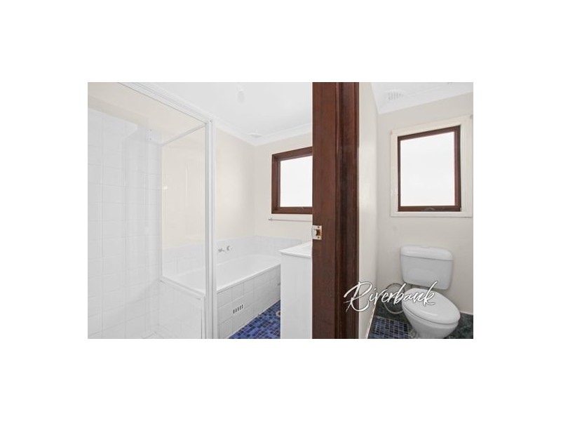 5 Nairobi Place, Toongabbie NSW 2146