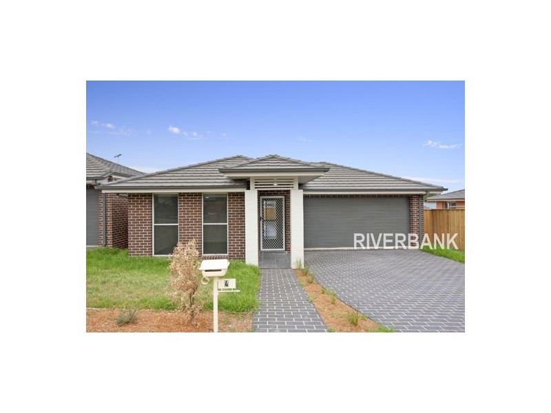 4 Fortune Street, Glenfield NSW 2167