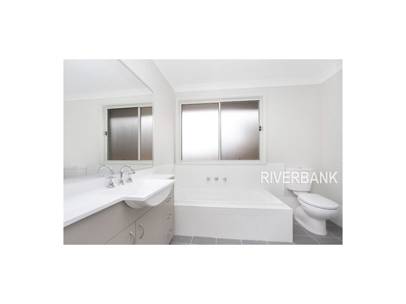 4 Fortune Street, Glenfield NSW 2167