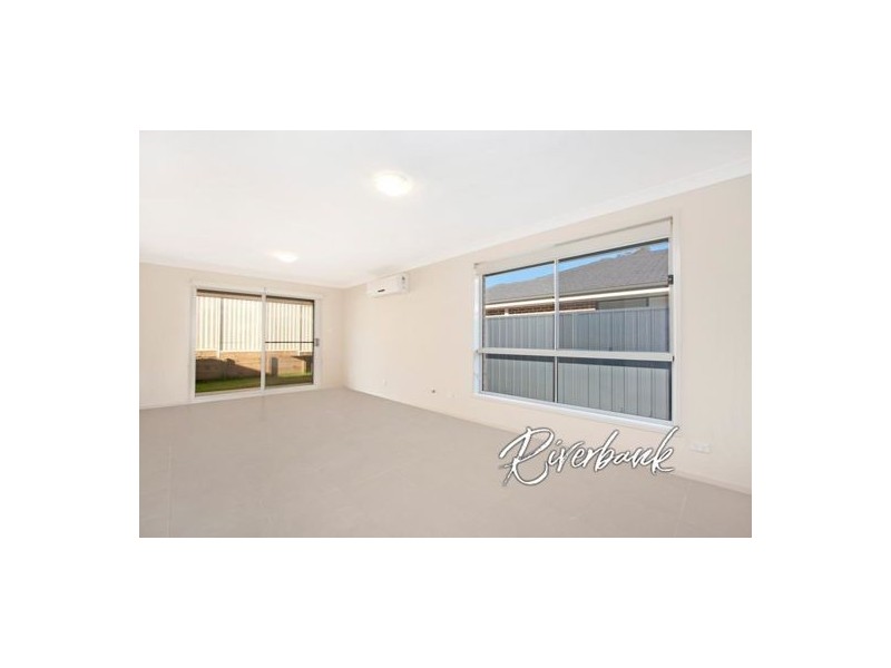 28 Affleck Gardens, Middleton Grange NSW 2171