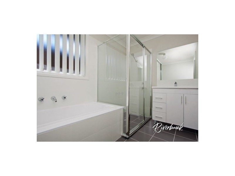 21 Jarvisfield Place, Macquarie Links NSW 2565