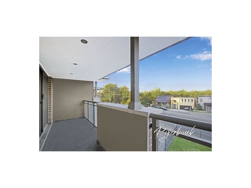 661 Henry Lawson Drive, East Hills NSW 2213