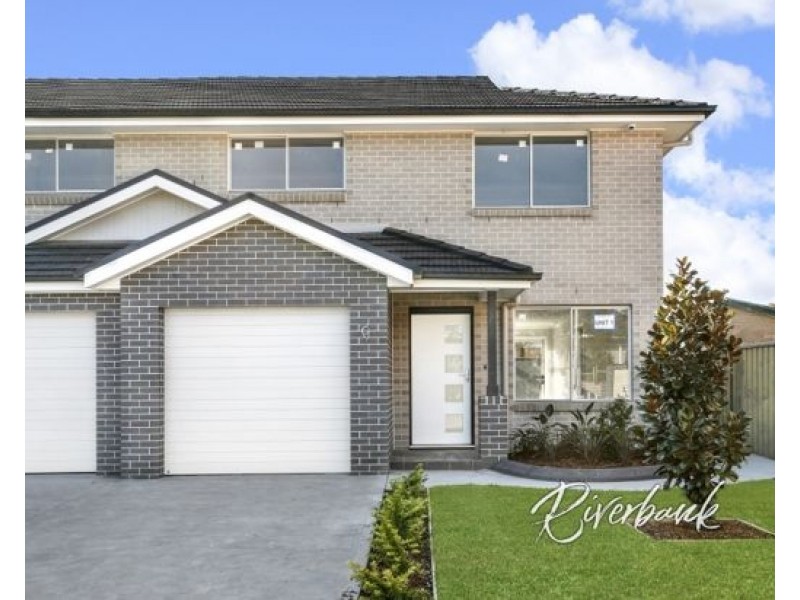 4/42-44 Gumdale Crescent, St Johns Park NSW 2176