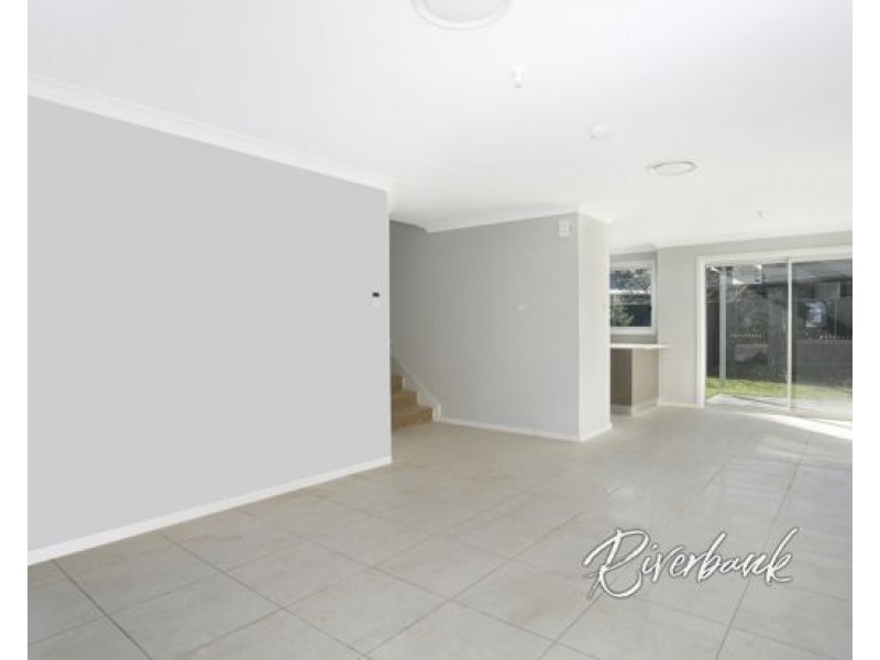 4/42-44 Gumdale Crescent, St Johns Park NSW 2176