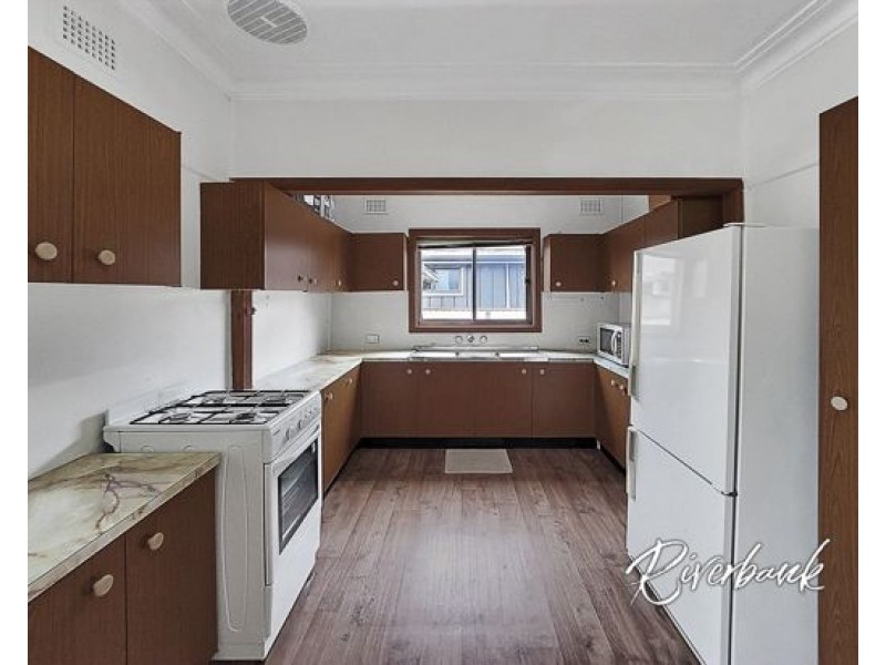 8 Leach Road, Guildford NSW 2161