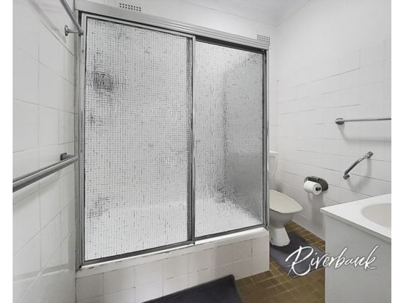 8 Leach Road, Guildford NSW 2161