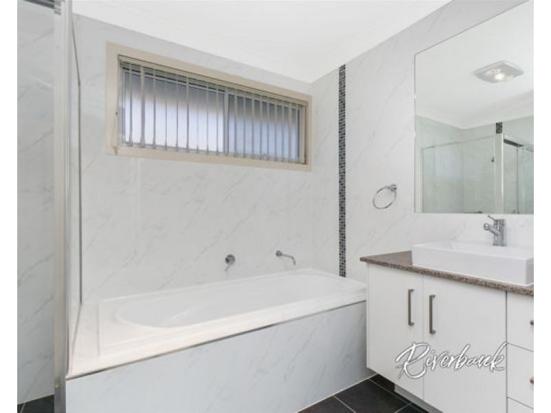 18 Binnet Street, Pemulwuy NSW 2145