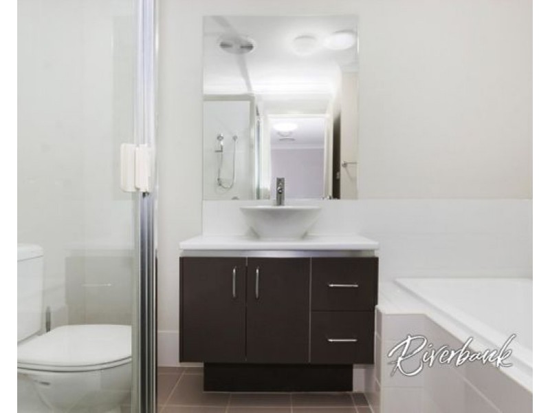 8 Driftway Drive, Pemulwuy NSW 2145