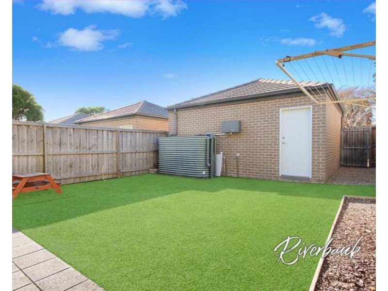 8 Driftway Drive, Pemulwuy NSW 2145