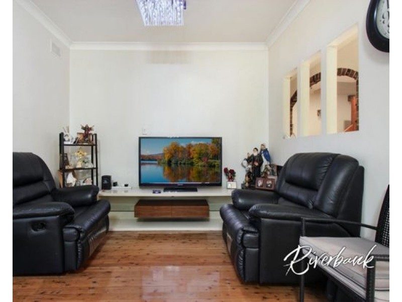 4 Hall Place, Guildford NSW 2161