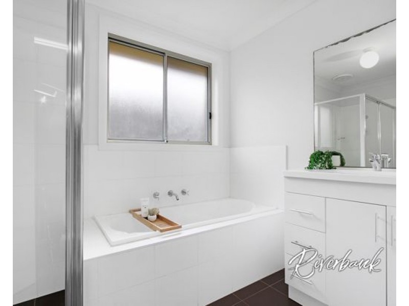 18 Fortune Street, Glenfield NSW 2167