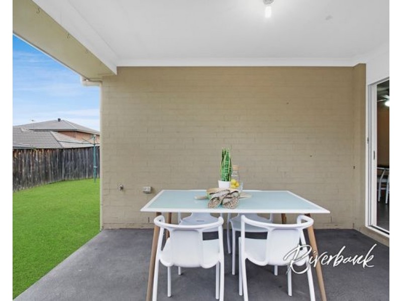 18 Fortune Street, Glenfield NSW 2167