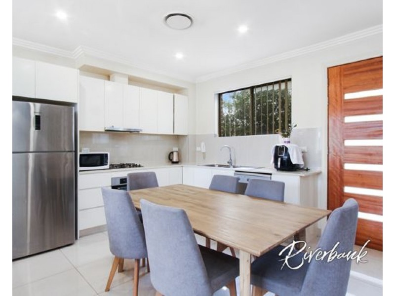 2/92 Burnett St, Merrylands NSW 2160