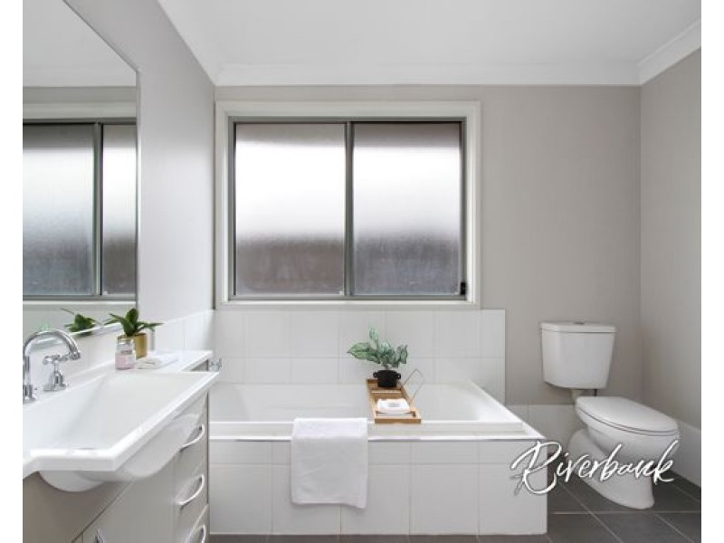23 Fortune Street, Glenfield NSW 2167