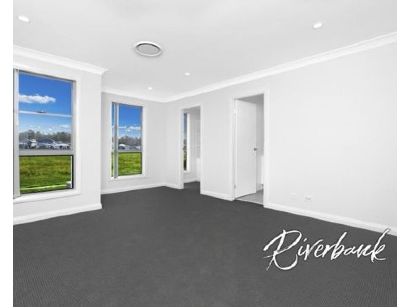 13 Glenholme Drive, Glenmore Park NSW 2745