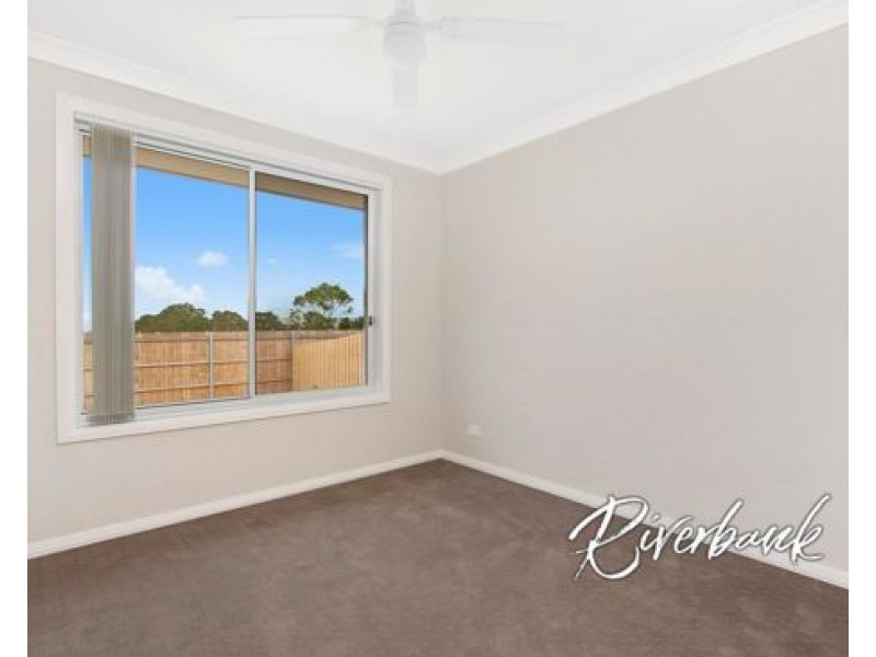 13 Asimus Circuit, Elderslie NSW 2570