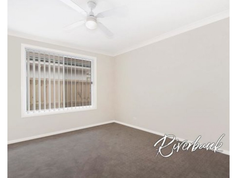 13 Asimus Circuit, Elderslie NSW 2570