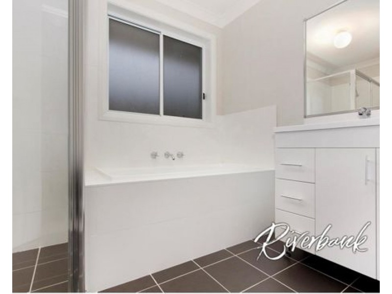 13 Asimus Circuit, Elderslie NSW 2570