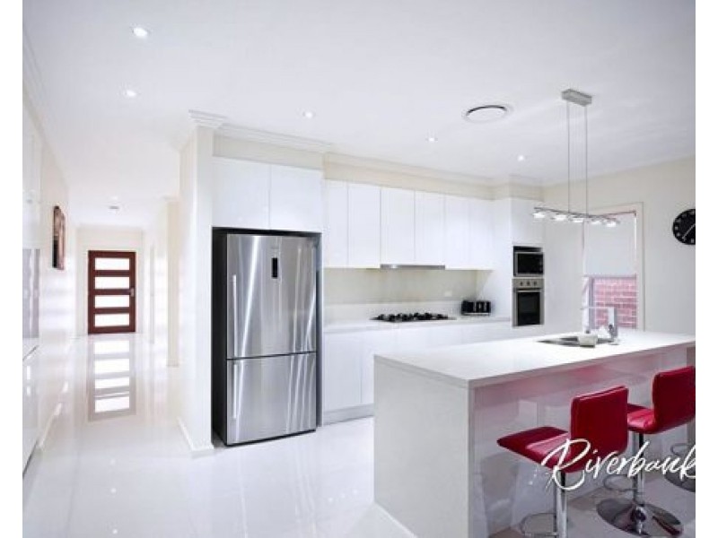 5 James Riley Drive, Glenmore Park NSW 2745