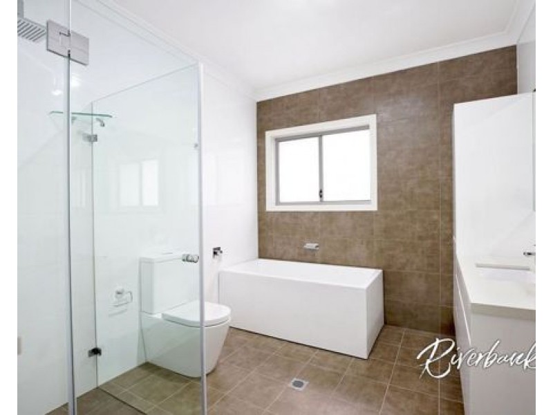 5 James Riley Drive, Glenmore Park NSW 2745