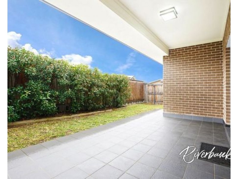 5 James Riley Drive, Glenmore Park NSW 2745