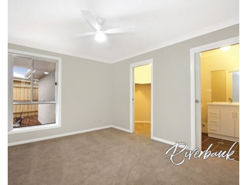 18 Dromedary Place, Macquarie Links NSW 2565