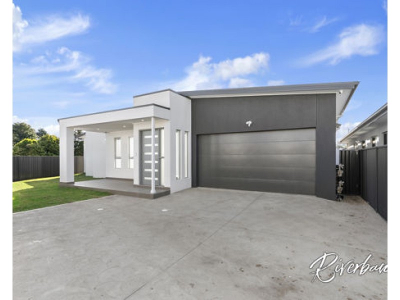 5 Hoxton Place, Spring Farm NSW 2570
