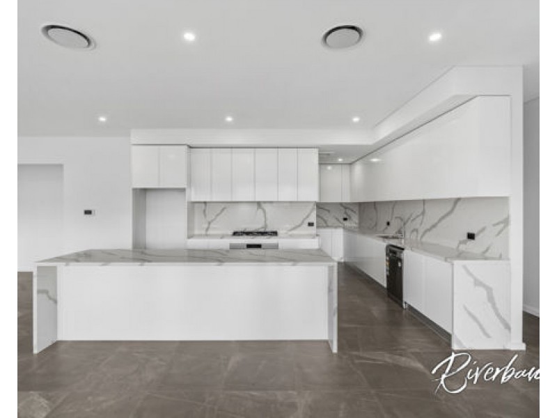 5 Hoxton Place, Spring Farm NSW 2570