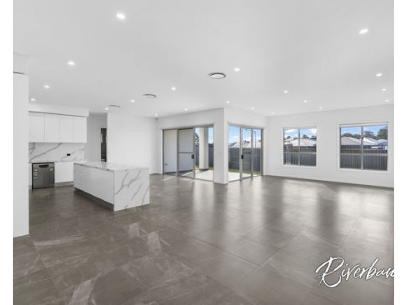 5 Hoxton Place, Spring Farm NSW 2570