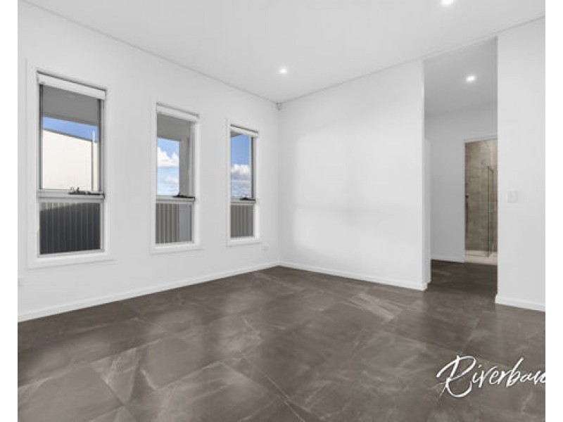 5 Hoxton Place, Spring Farm NSW 2570