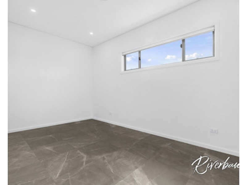 5 Hoxton Place, Spring Farm NSW 2570