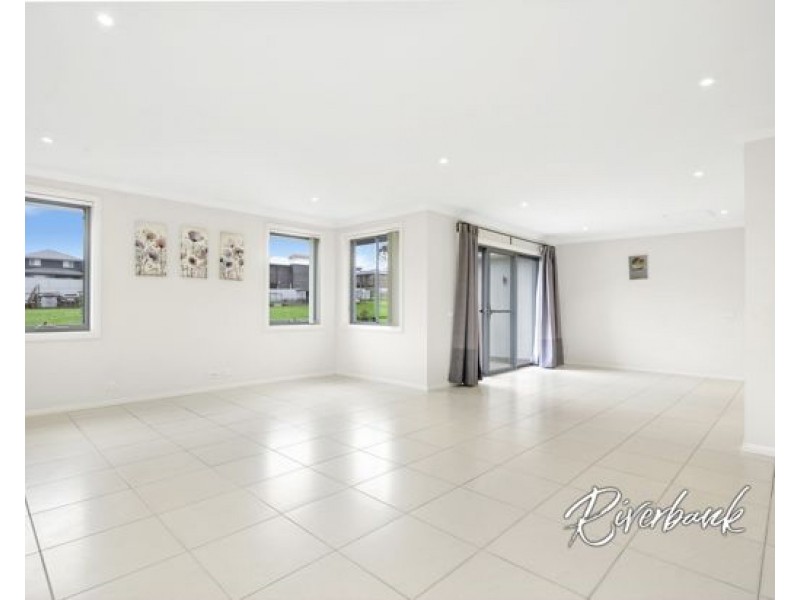 3 Numa Way, Glenfield NSW 2167