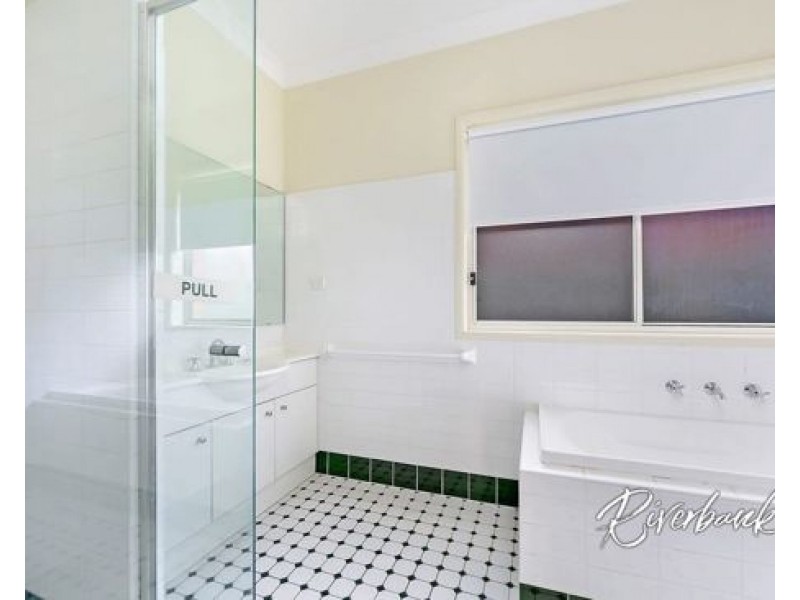10A Barangaroo Road, Toongabbie NSW 2146