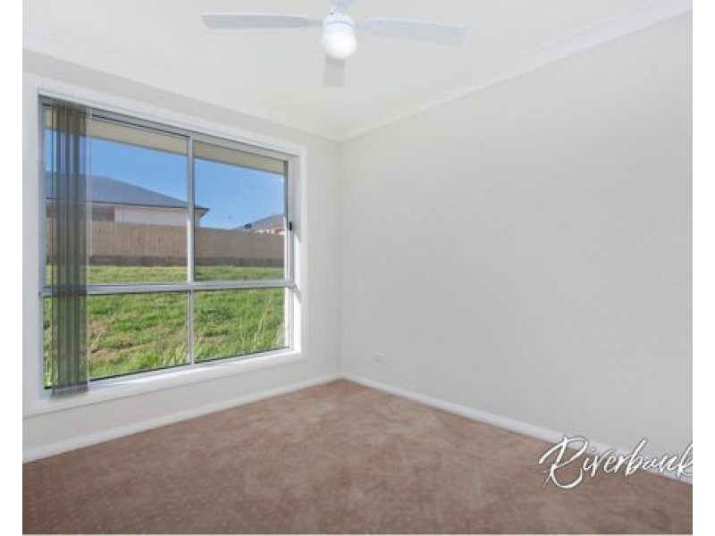 25 Asimus Circuit, Elderslie NSW 2570