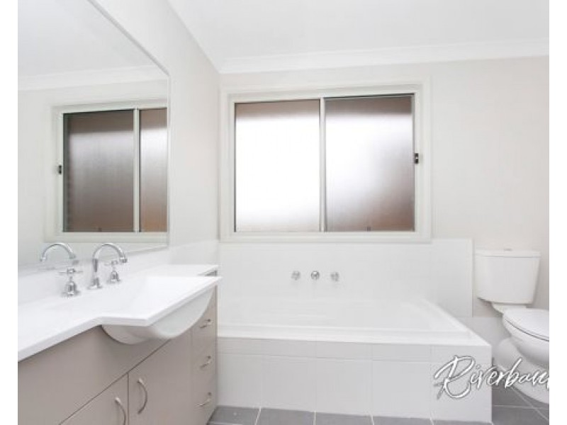 4 Fortune Street, Glenfield NSW 2167