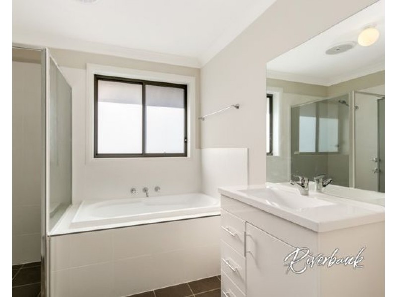 36 Kingsbury Road, Edmondson Park NSW 2174