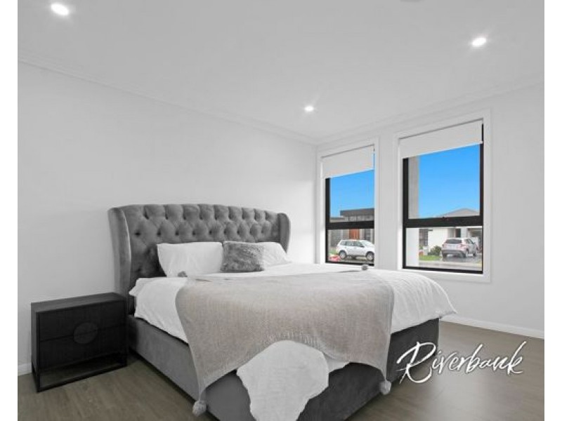 21 Flemington Parkway, Box Hill NSW 2765