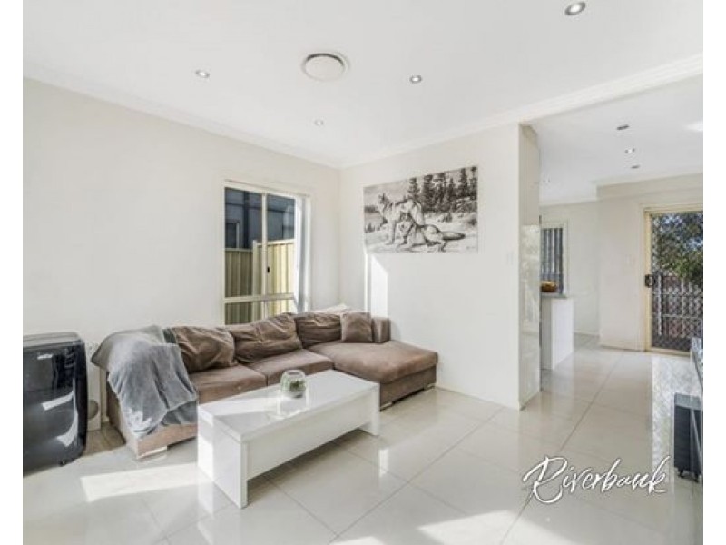 21/7 Altair Place, Hinchinbrook NSW 2168
