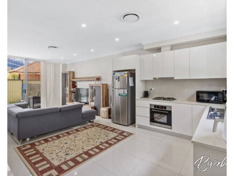 2/92 Burnett Street, Merrylands NSW 2160