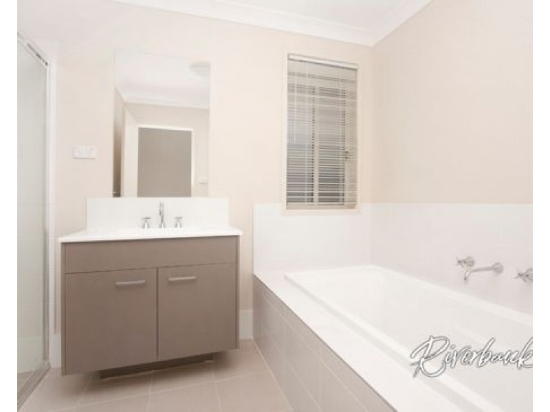 28 Affleck Gardens, Middleton Grange NSW 2171