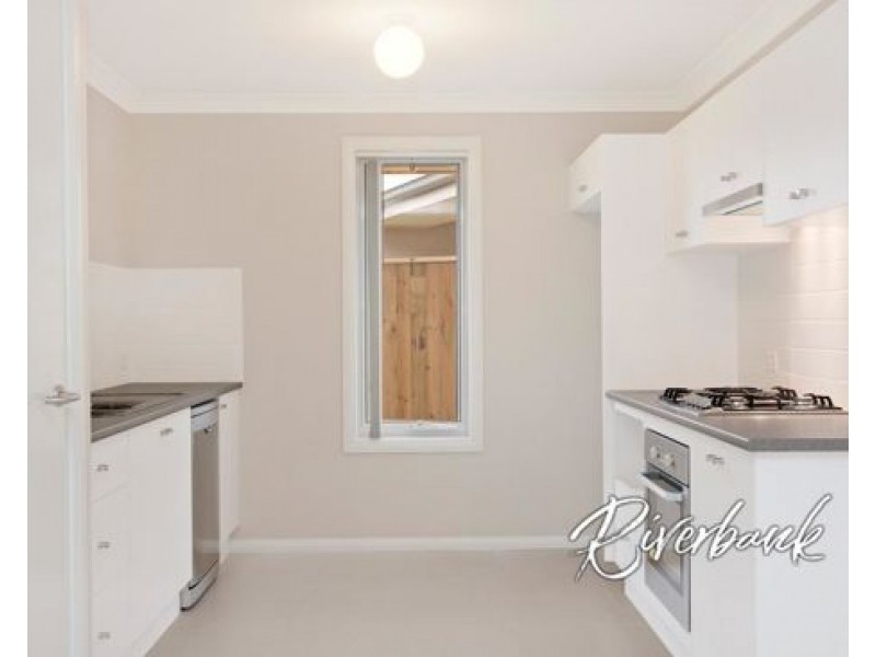 40 Glory Road, Glenfield NSW 2167