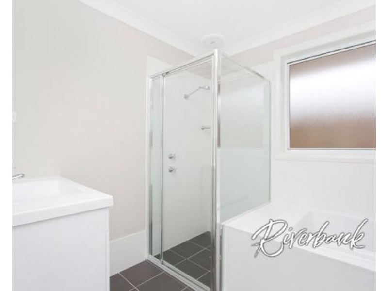 40 Glory Road, Glenfield NSW 2167