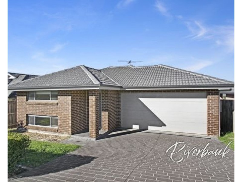 27 Young Circuit, Elderslie NSW 2570