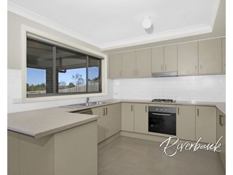 27 Young Circuit, Elderslie NSW 2570