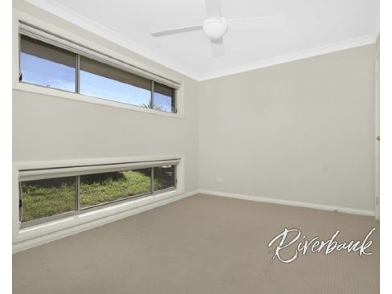 27 Young Circuit, Elderslie NSW 2570