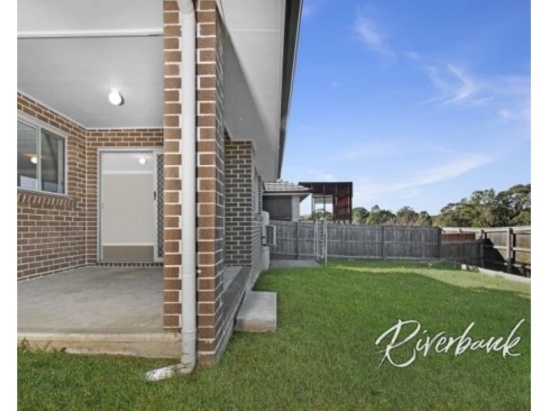 27 Young Circuit, Elderslie NSW 2570