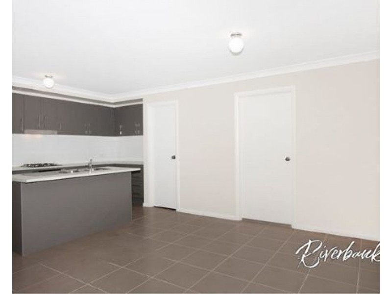 39 Saltbush Circuit, Ropes Crossing NSW 2760