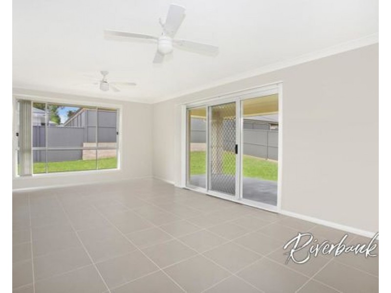 27 Townsend Crescent, Ropes Crossing NSW 2760