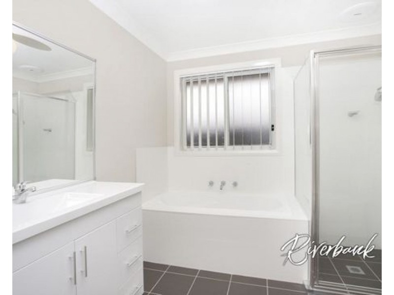 27 Townsend Crescent, Ropes Crossing NSW 2760