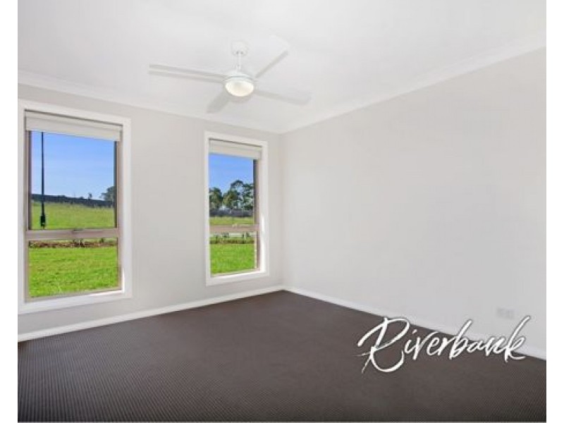 13 Dromedary Place, Macquarie Links NSW 2565
